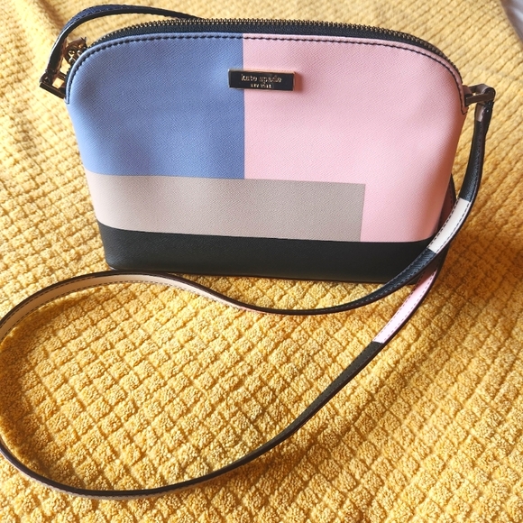 kate spade Handbags - EUC Kate Spade “Newbury Lane” Saffiano leather colorblock crossbody bag